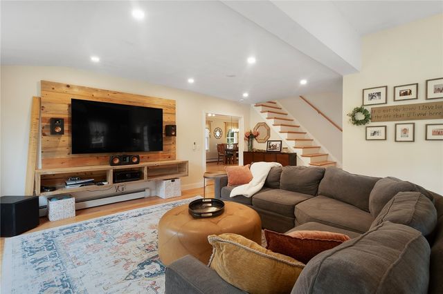 441 Farnum Pike, Smithfield, RI 02917