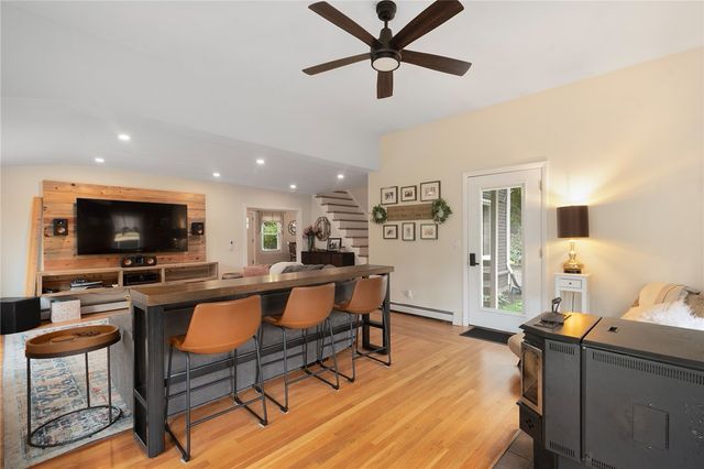 441 Farnum Pike, Smithfield, RI 02917