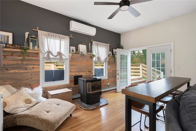441 Farnum Pike, Smithfield, RI 02917