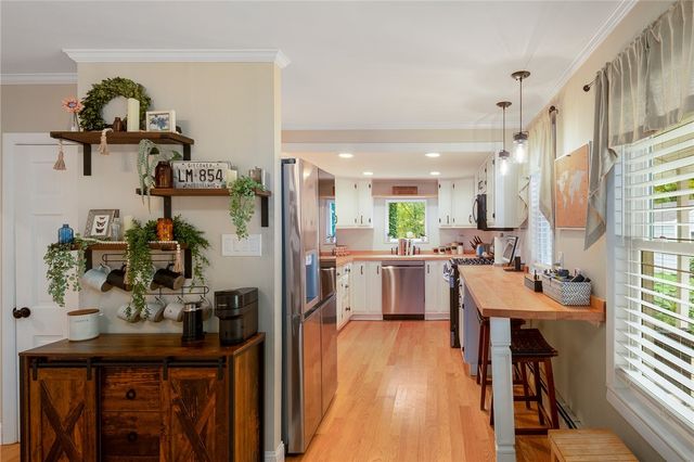 441 Farnum Pike, Smithfield, RI 02917