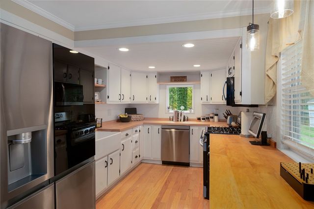 441 Farnum Pike, Smithfield, RI 02917