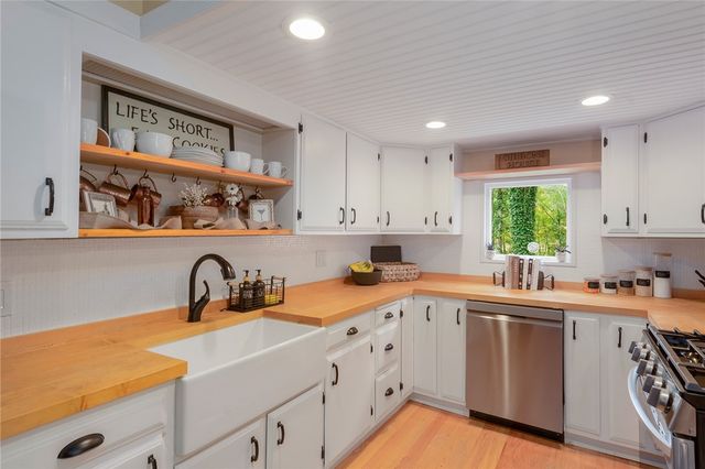 441 Farnum Pike, Smithfield, RI 02917