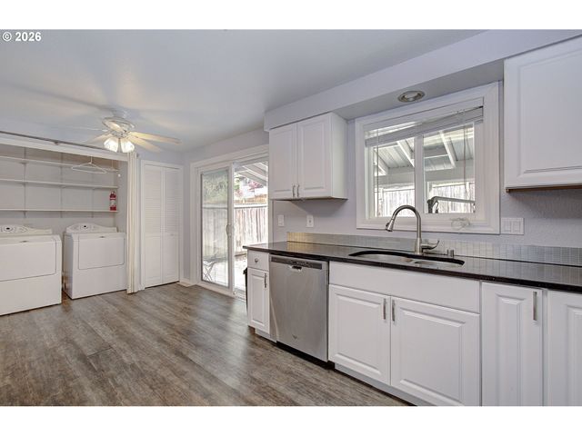 616 N 4TH Ave, Kelso, WA 98626