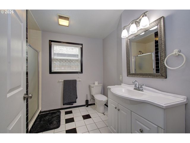 616 N 4TH Ave, Kelso, WA 98626