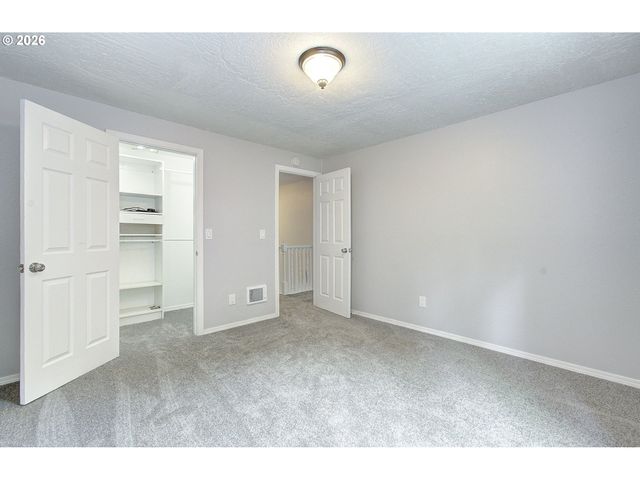 616 N 4TH Ave, Kelso, WA 98626