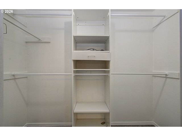 616 N 4TH Ave, Kelso, WA 98626