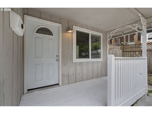 616 N 4TH Ave, Kelso, WA 98626