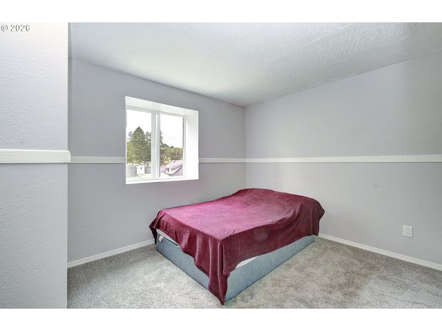 616 N 4TH Ave, Kelso, WA 98626