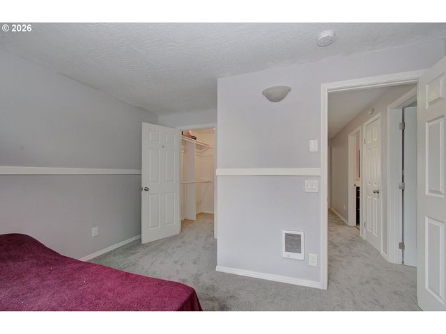 616 N 4TH Ave, Kelso, WA 98626