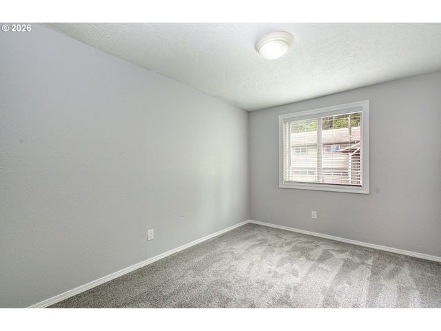 616 N 4TH Ave, Kelso, WA 98626