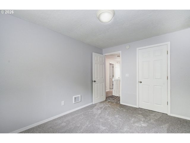 616 N 4TH Ave, Kelso, WA 98626