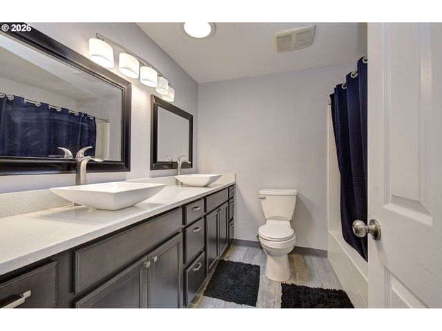 616 N 4TH Ave, Kelso, WA 98626
