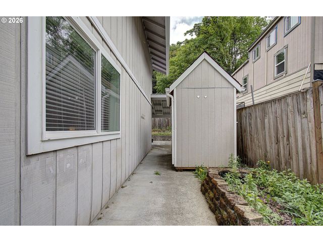 616 N 4TH Ave, Kelso, WA 98626