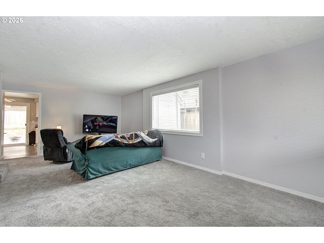616 N 4TH Ave, Kelso, WA 98626