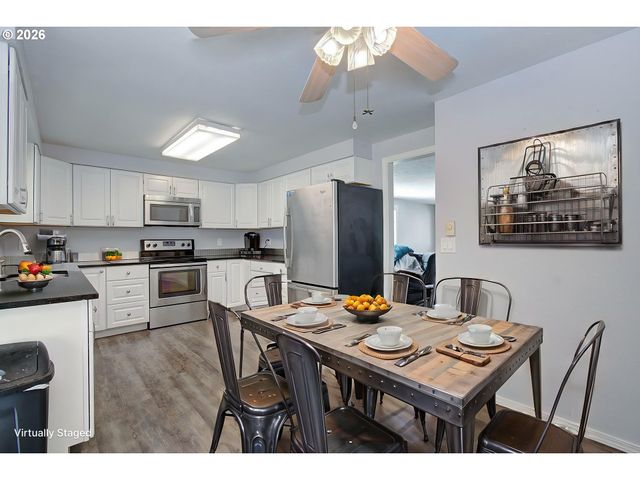 616 N 4TH Ave, Kelso, WA 98626