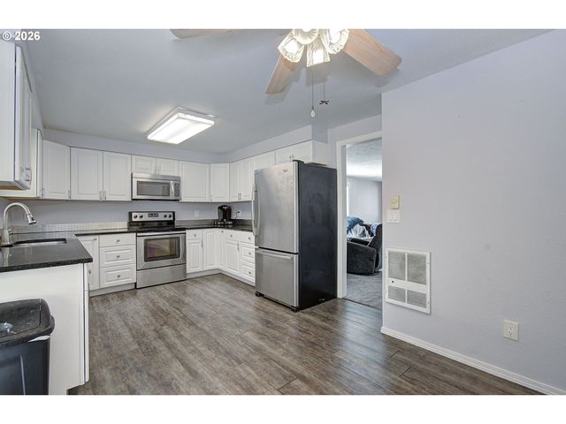 616 N 4TH Ave, Kelso, WA 98626