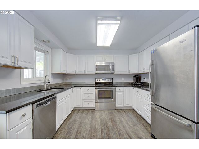 616 N 4TH Ave, Kelso, WA 98626