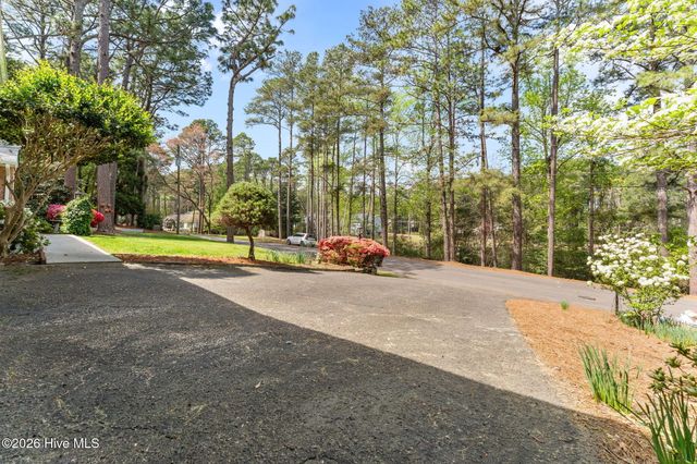 1055 Inverness Road, Southern Pines, NC 28387