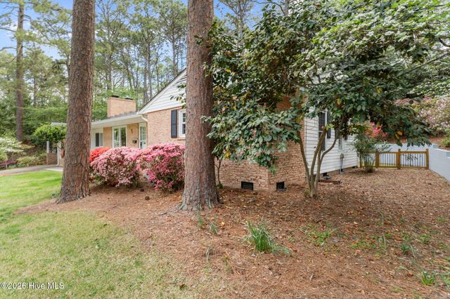 1055 Inverness Road, Southern Pines, NC 28387