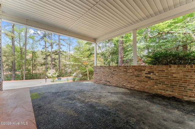 1055 Inverness Road, Southern Pines, NC 28387