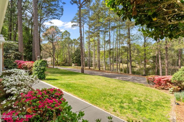1055 Inverness Road, Southern Pines, NC 28387