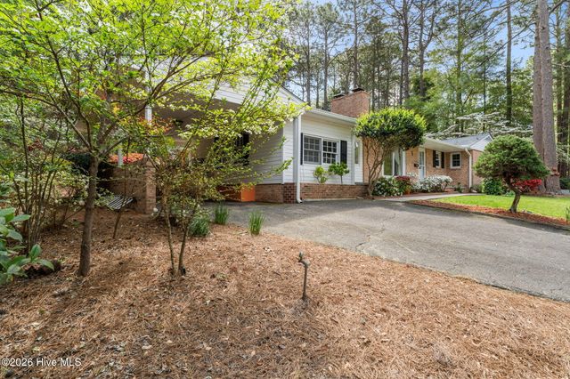 1055 Inverness Road, Southern Pines, NC 28387