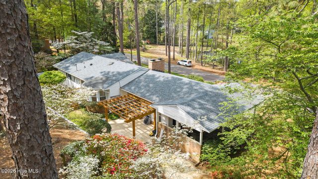 1055 Inverness Road, Southern Pines, NC 28387