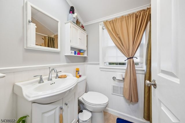 36 Woodside Ave, Hawthorne Boro, NJ 07506