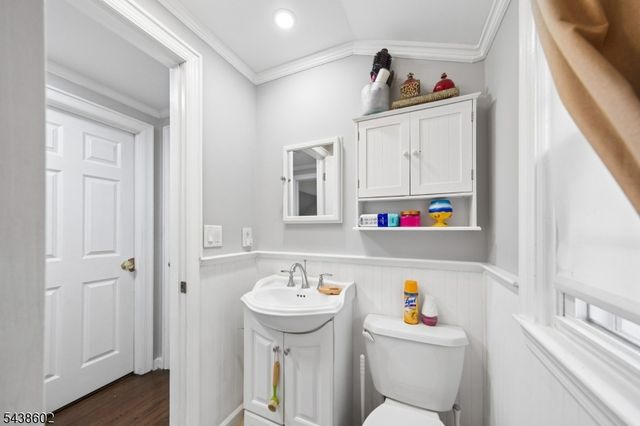 36 Woodside Ave, Hawthorne Boro, NJ 07506