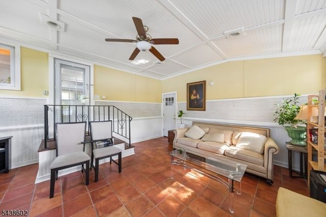 36 Woodside Ave, Hawthorne Boro, NJ 07506