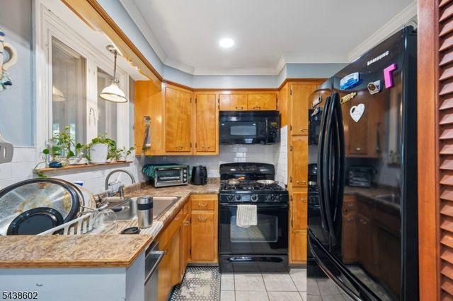 36 Woodside Ave, Hawthorne Boro, NJ 07506