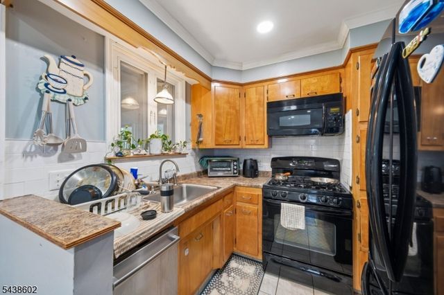 36 Woodside Ave, Hawthorne Boro, NJ 07506