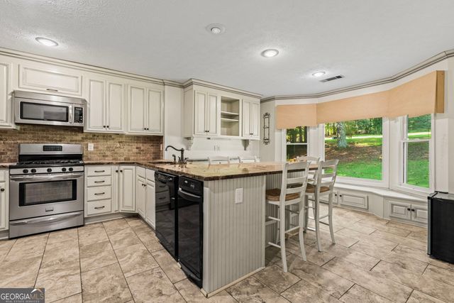 266 Williamsburg Circle, Mcdonough, GA 30253