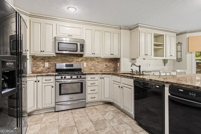266 Williamsburg Circle, Mcdonough, GA 30253