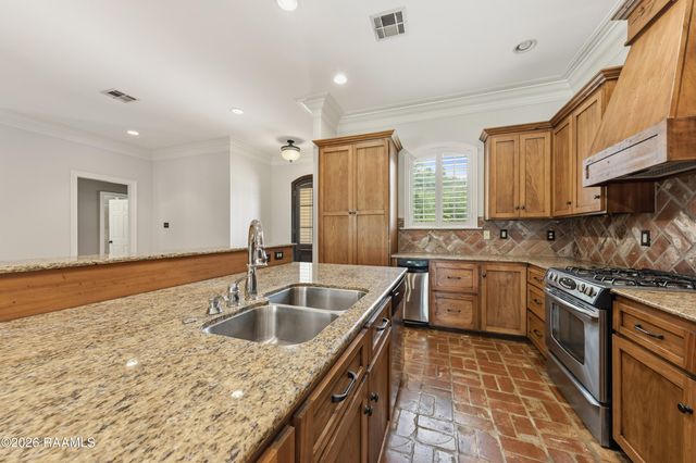 106 Diamond Creek Drive, Broussard, LA 70518