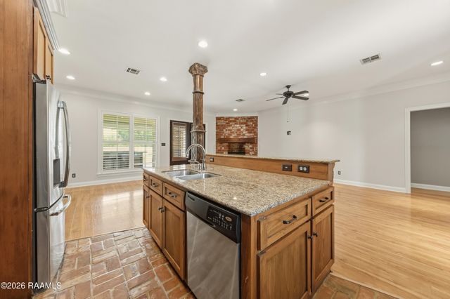 106 Diamond Creek Drive, Broussard, LA 70518