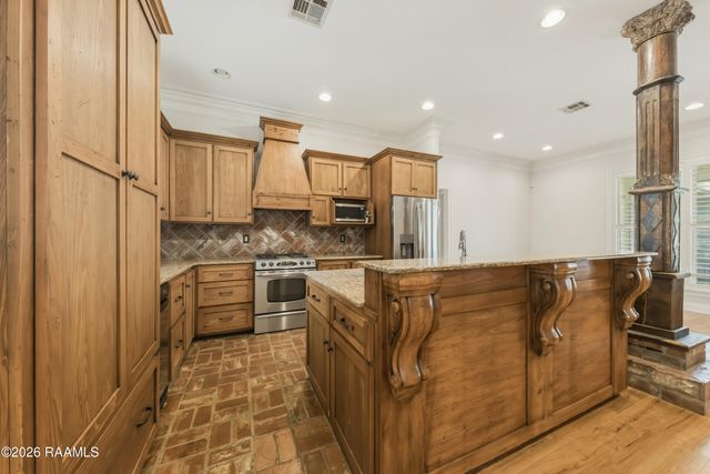106 Diamond Creek Drive, Broussard, LA 70518