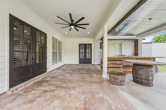 106 Diamond Creek Drive, Broussard, LA 70518