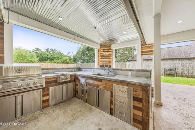106 Diamond Creek Drive, Broussard, LA 70518