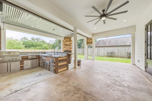 106 Diamond Creek Drive, Broussard, LA 70518