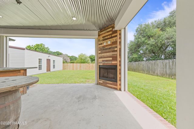 106 Diamond Creek Drive, Broussard, LA 70518