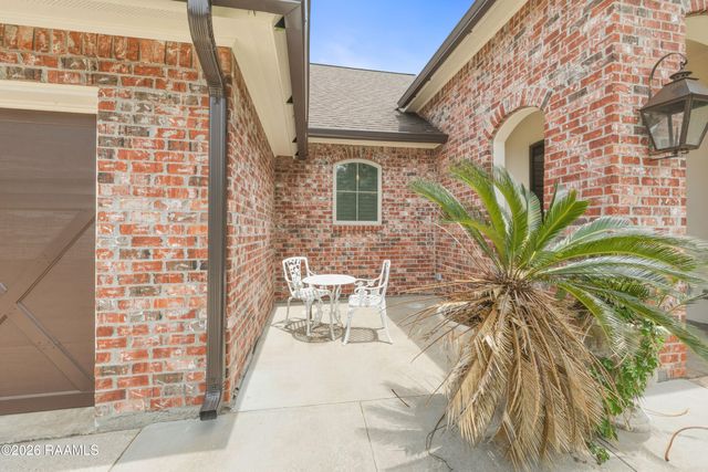 106 Diamond Creek Drive, Broussard, LA 70518