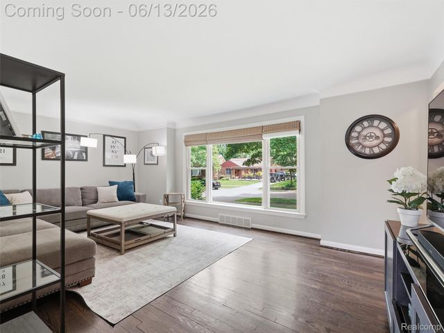 2622 Bembridge Road, Royal Oak, MI 48073