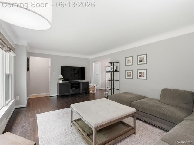 2622 Bembridge Road, Royal Oak, MI 48073