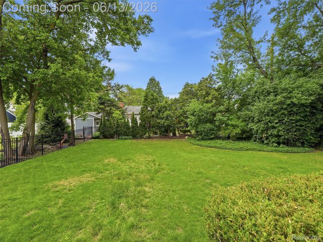 2622 Bembridge Road, Royal Oak, MI 48073