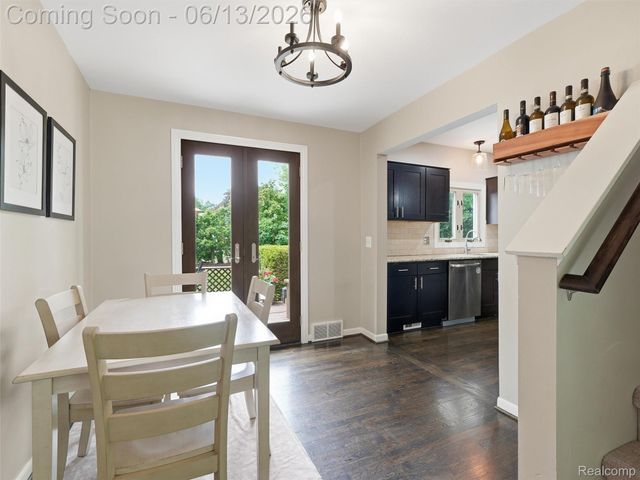 2622 Bembridge Road, Royal Oak, MI 48073