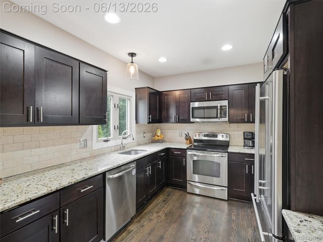 2622 Bembridge Road, Royal Oak, MI 48073