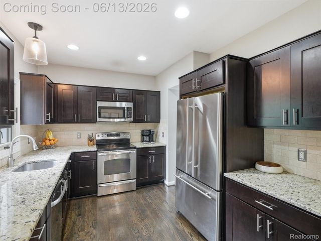2622 Bembridge Road, Royal Oak, MI 48073