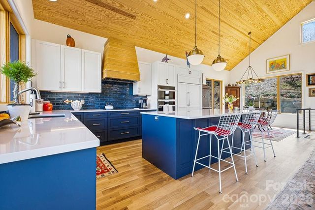 6 River Run 2, Asheville, NC 28804