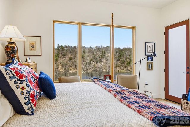 6 River Run 2, Asheville, NC 28804